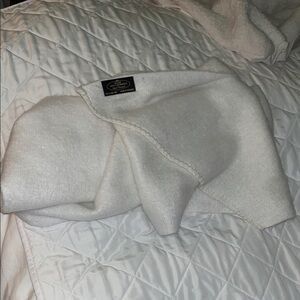 Classic Ivory 100% cashmere long scarf 🧣